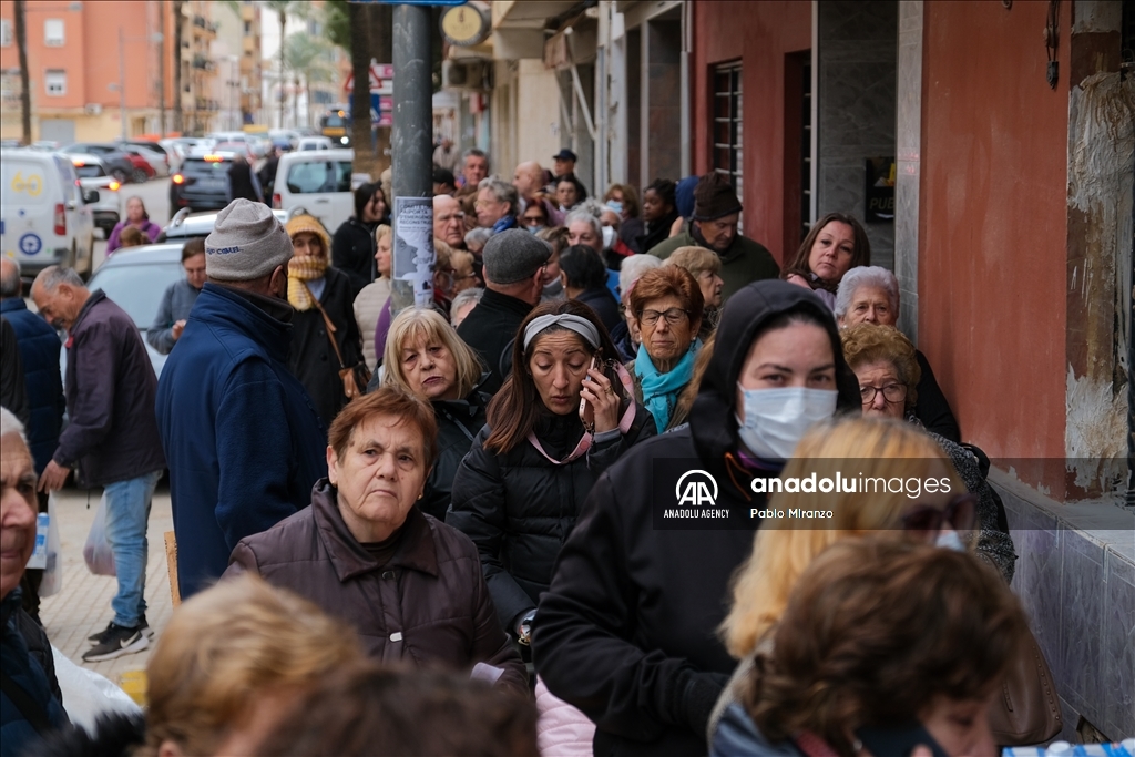 Daily struggles and recovery efforts after floods in Valencia
