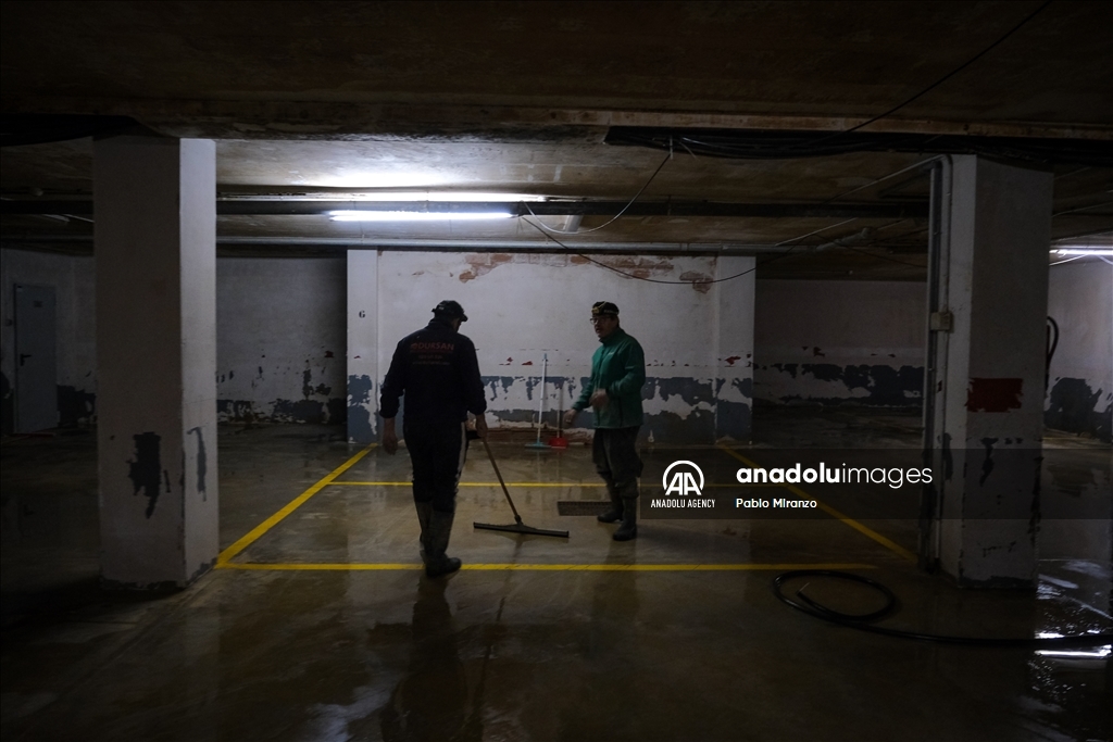 Daily struggles and recovery efforts after floods in Valencia