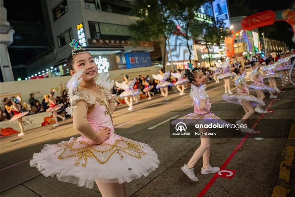 Hong Kong’da Çin yeni yılı kutlamaları için geçit töreni düzenlendi 