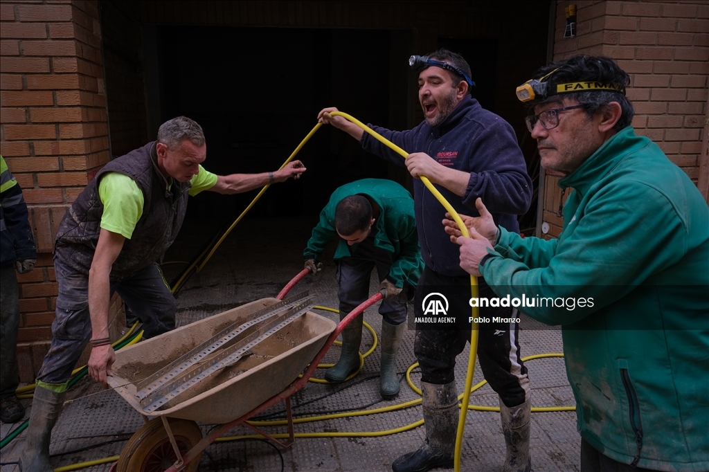Daily struggles and recovery efforts after floods in Valencia