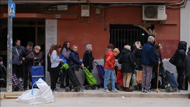 Daily struggles and recovery efforts after floods in Valencia