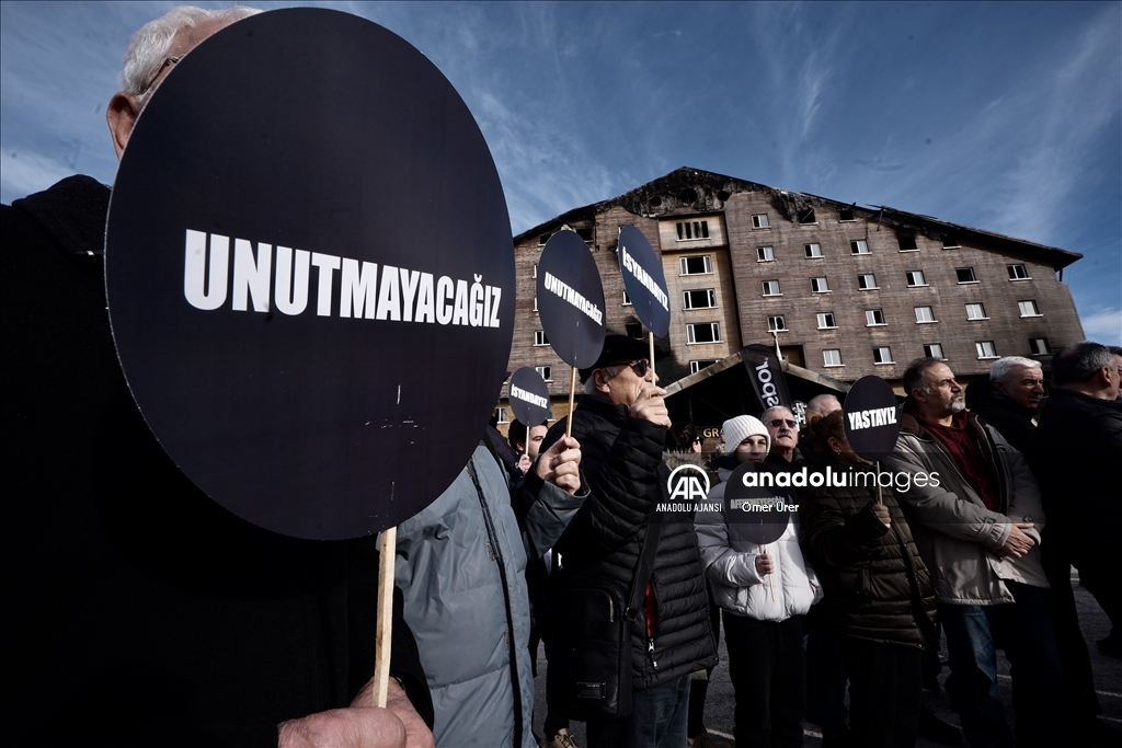 Kartalkaya'daki otel yangınında hayatını kaybedenler anıldı