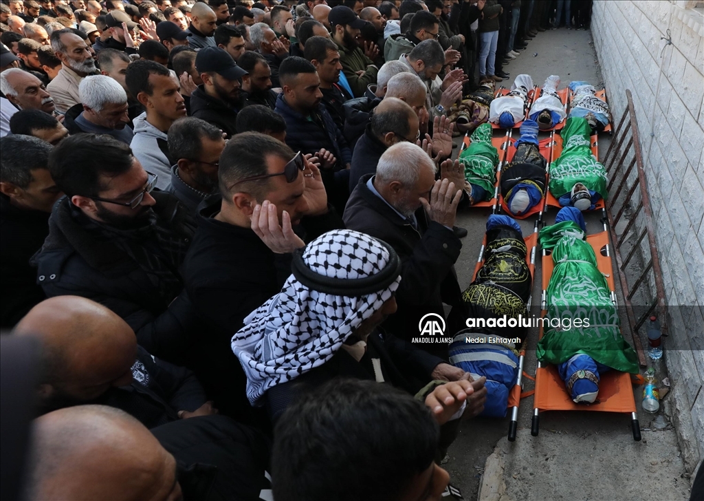 İsrail'in Batı Şeria'da öldürdüğü 10 Filistinli için cenaze töreni düzenlendi