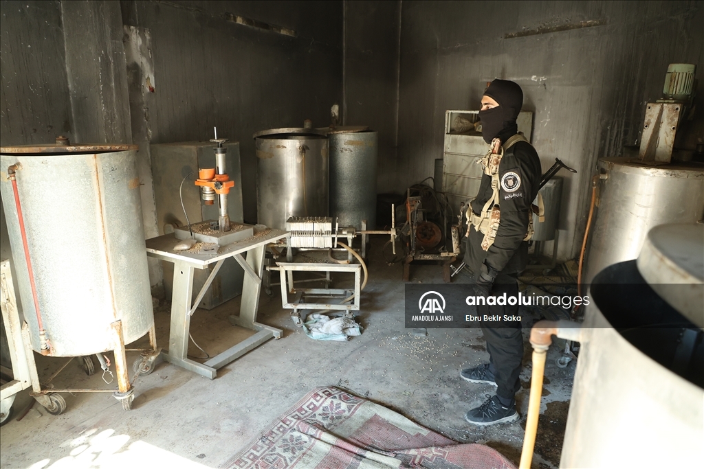 Humus'ta devrik Esed rejiminin uyuşturucu depolarından biri daha ortaya çıkarıldı