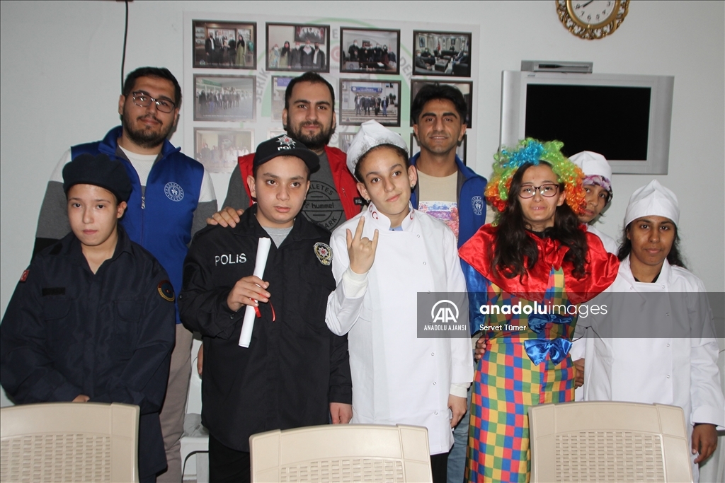 Serik’te özel öğrencilerin mezuniyet hayalleri gerçekleştirildi