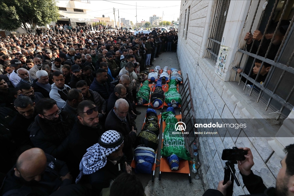 İsrail'in Batı Şeria'da öldürdüğü 10 Filistinli için cenaze töreni düzenlendi