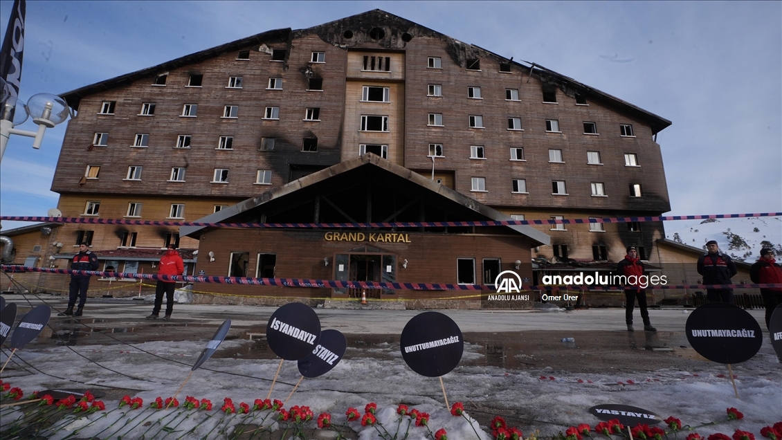 Kartalkaya'daki otel yangınında hayatını kaybedenler anıldı