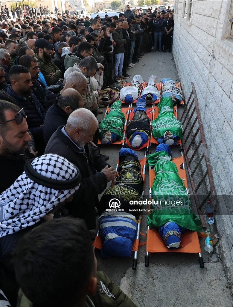 İsrail'in Batı Şeria'da öldürdüğü 10 Filistinli için cenaze töreni düzenlendi