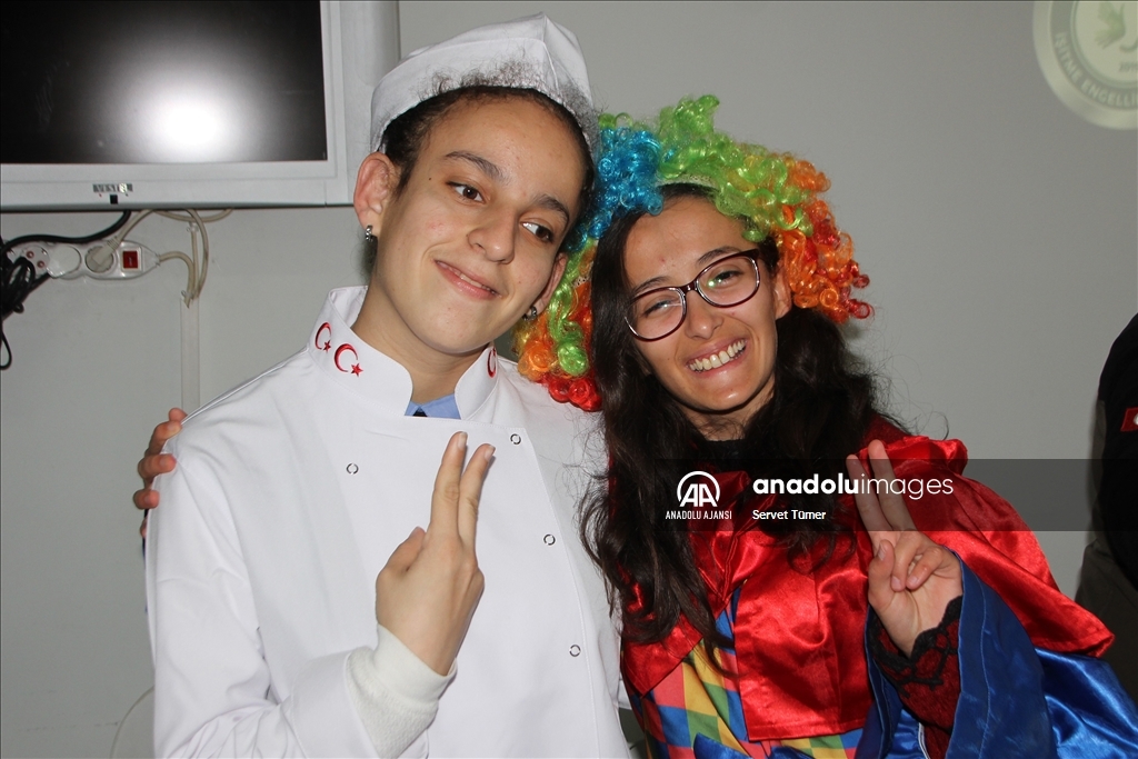 Serik’te özel öğrencilerin mezuniyet hayalleri gerçekleştirildi