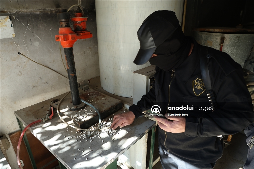 Humus'ta devrik Esed rejiminin uyuşturucu depolarından biri daha ortaya çıkarıldı