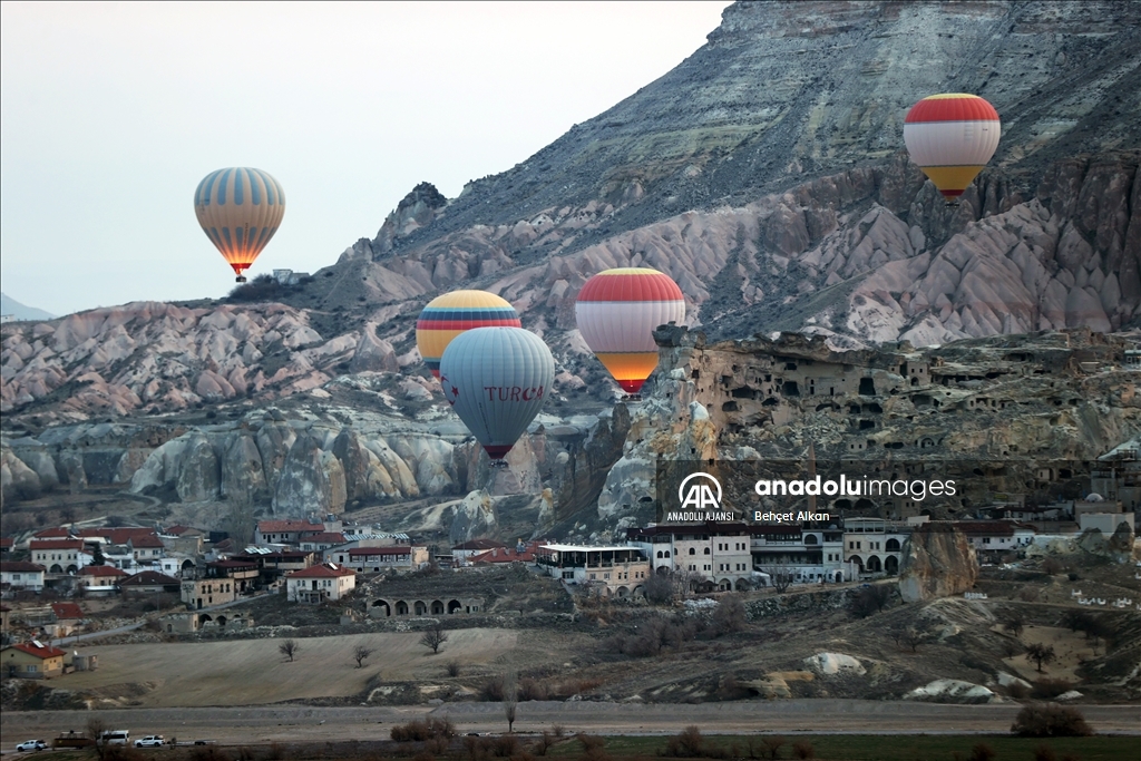Kapadokya'ya gelen 6 turistten 1'i bölgeyi balonla kuş bakışı keşfetti