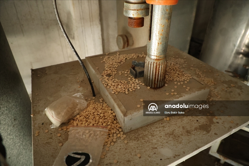 Humus'ta devrik Esed rejiminin uyuşturucu depolarından biri daha ortaya çıkarıldı