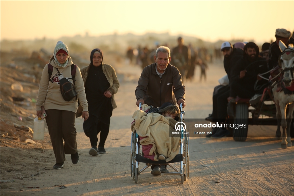 İsrail saldırıları nedeniyle.yerinden edilen Filistinlilerin Gazze'nin kuzeyine dönüşü sürüyor