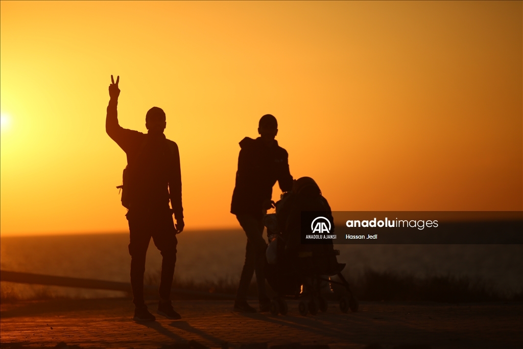 İsrail saldırıları nedeniyle.yerinden edilen Filistinlilerin Gazze'nin kuzeyine dönüşü sürüyor