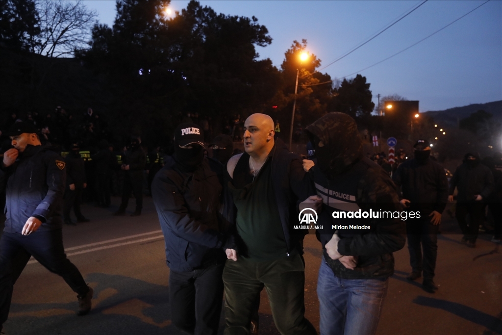 Gürcistan'daki AB yanlısı gösterilerde bazı protestocular gözaltına alındı