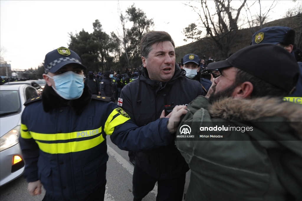 Gürcistan'daki AB yanlısı gösterilerde bazı protestocular gözaltına alındı