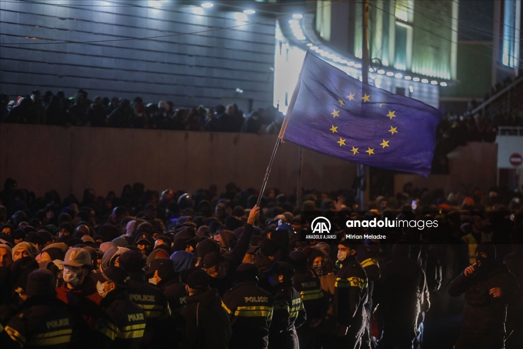 Gürcistan'daki AB yanlısı gösterilerde bazı protestocular gözaltına alındı