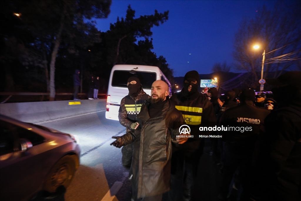 Gürcistan'daki AB yanlısı gösterilerde bazı protestocular gözaltına alındı