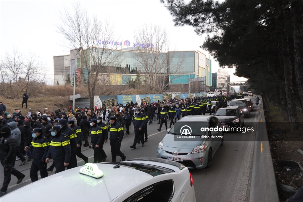 Gürcistan'daki AB yanlısı gösterilerde bazı protestocular gözaltına alındı