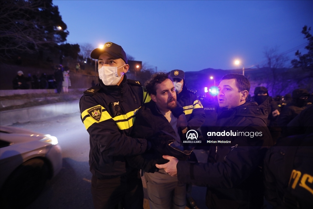 Gürcistan'daki AB yanlısı gösterilerde bazı protestocular gözaltına alındı