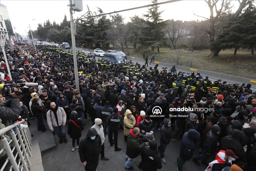 Gürcistan'daki AB yanlısı gösterilerde bazı protestocular gözaltına alındı