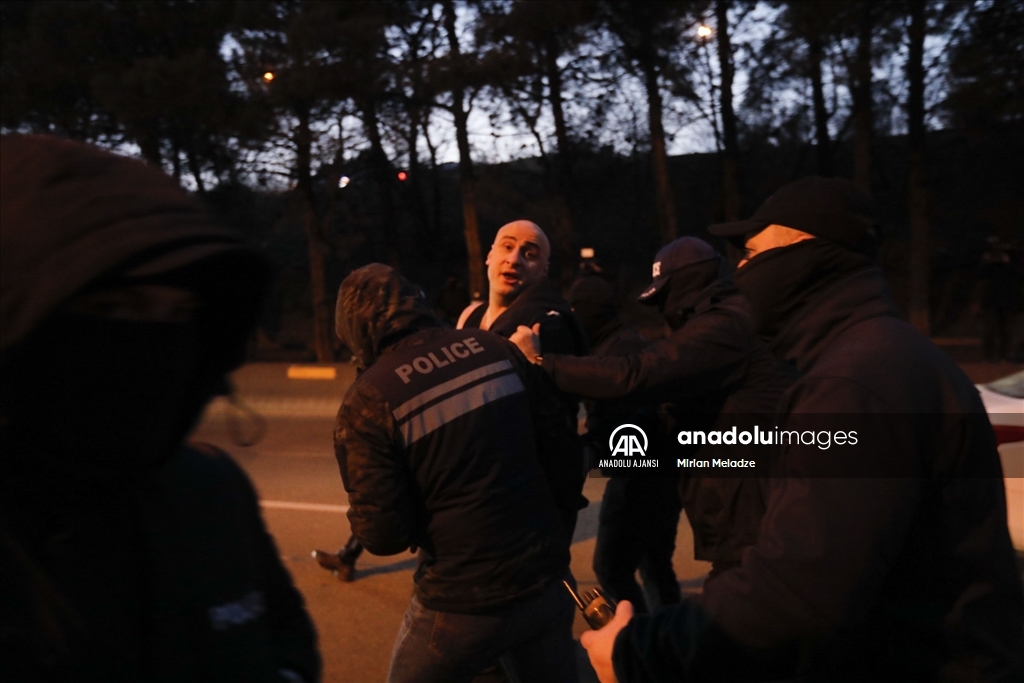 Gürcistan'daki AB yanlısı gösterilerde bazı protestocular gözaltına alındı