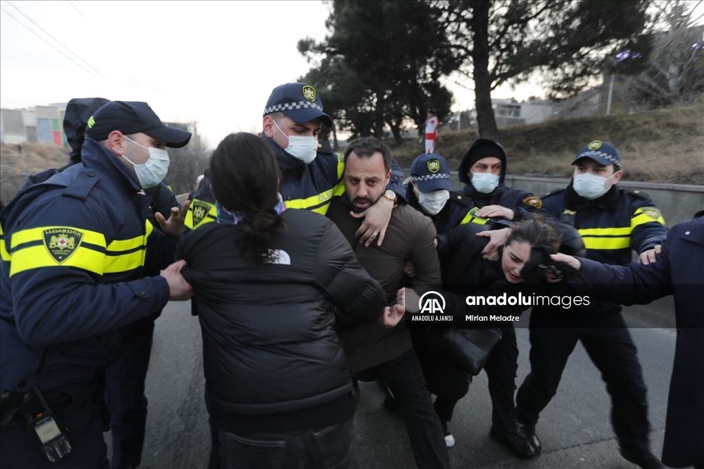 Gürcistan'daki AB yanlısı gösterilerde bazı protestocular gözaltına alındı