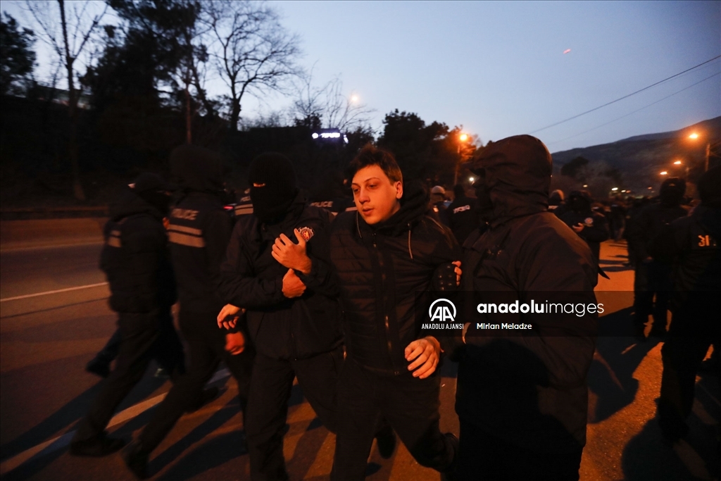 Gürcistan'daki AB yanlısı gösterilerde bazı protestocular gözaltına alındı