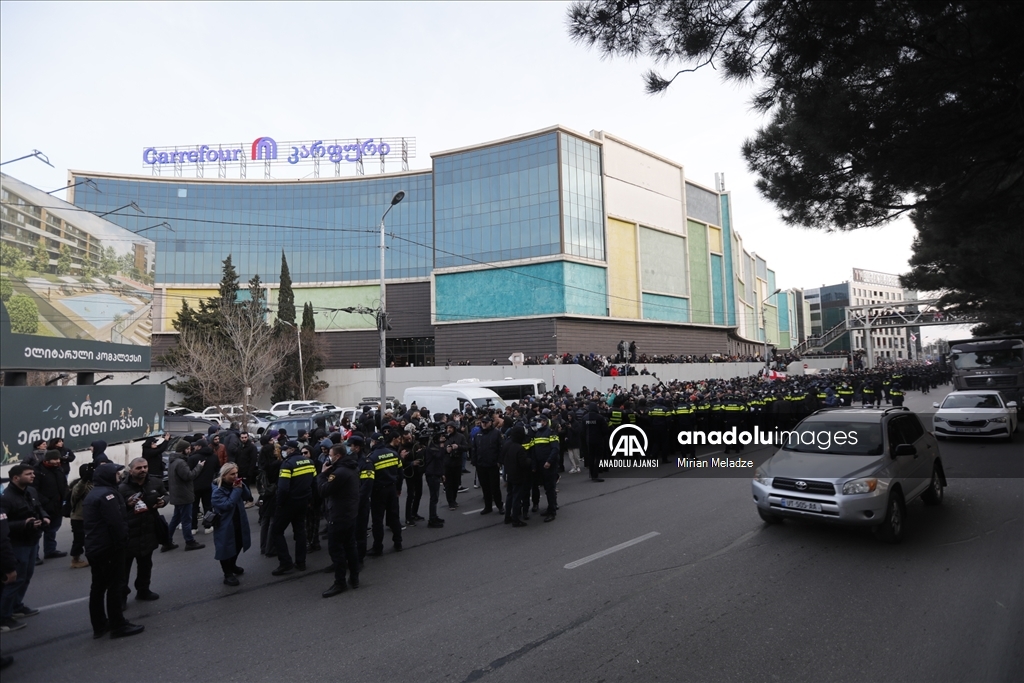 Gürcistan'daki AB yanlısı gösterilerde bazı protestocular gözaltına alındı