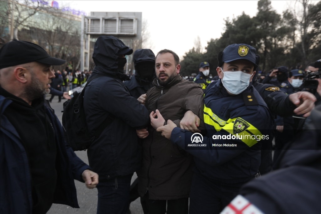 Gürcistan'daki AB yanlısı gösterilerde bazı protestocular gözaltına alındı