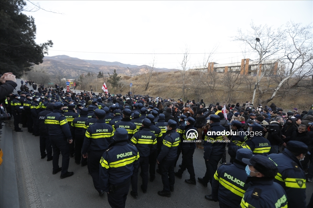 Gürcistan'daki AB yanlısı gösterilerde bazı protestocular gözaltına alındı