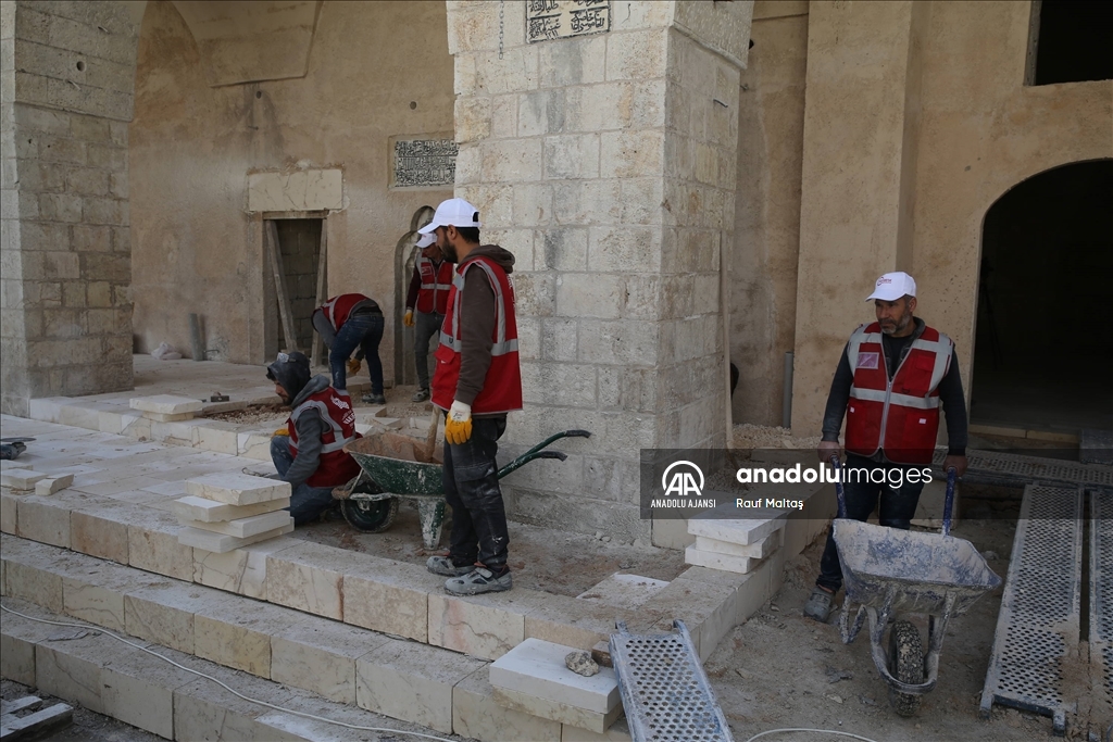 Şanlıurfa'da depremde hasar gören tarihi camiler ibadete açılıyor