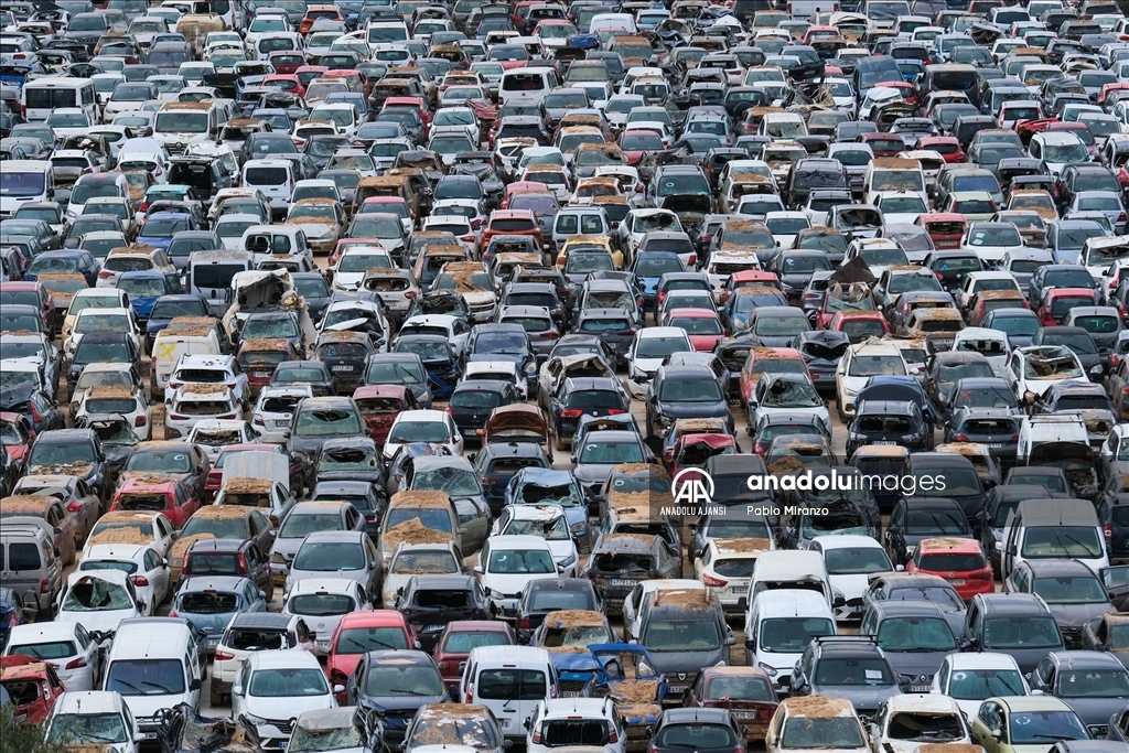 İspanya'daki sel felaketinde 120 binden fazla araç kullanılamaz hale geldi