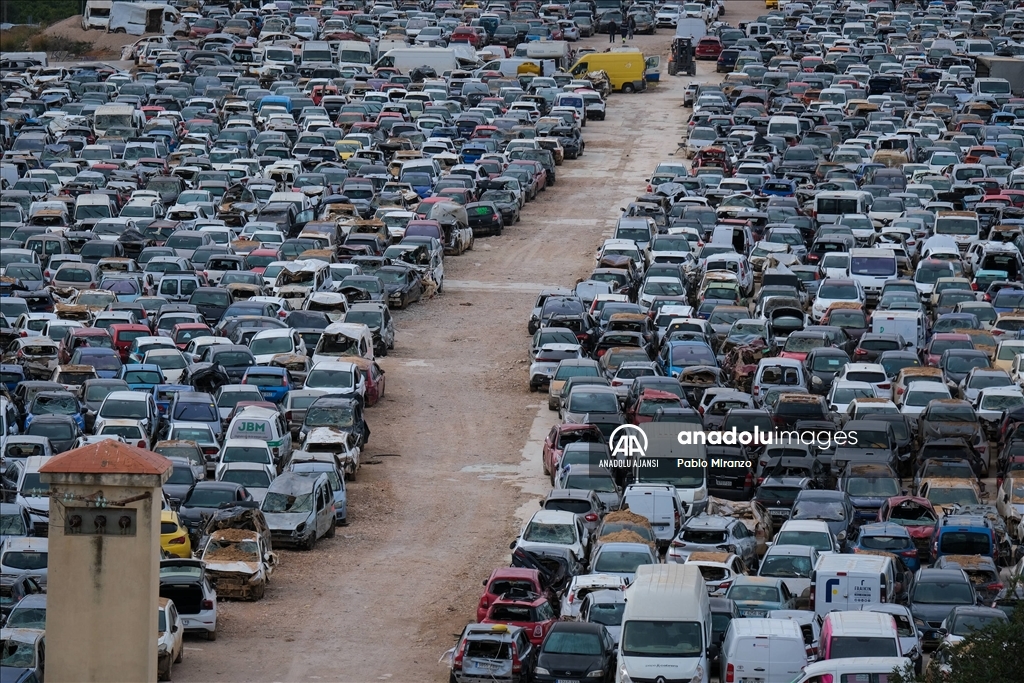 İspanya'daki sel felaketinde 120 binden fazla araç kullanılamaz hale geldi