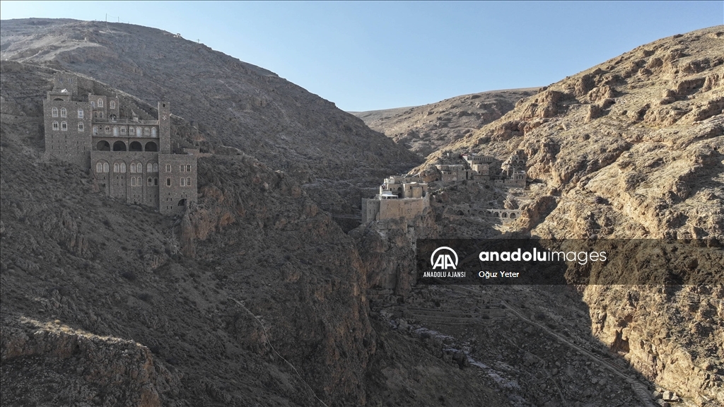 Suriyedeki tarihi manastır ziyaretçilerini ağırlıyor