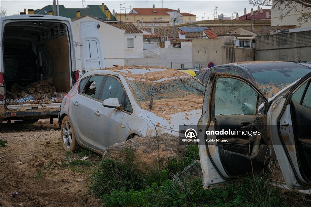 İspanya'daki sel felaketinde 120 binden fazla araç kullanılamaz hale geldi