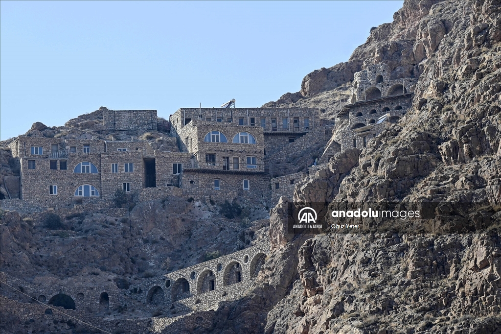 Suriyedeki tarihi manastır ziyaretçilerini ağırlıyor