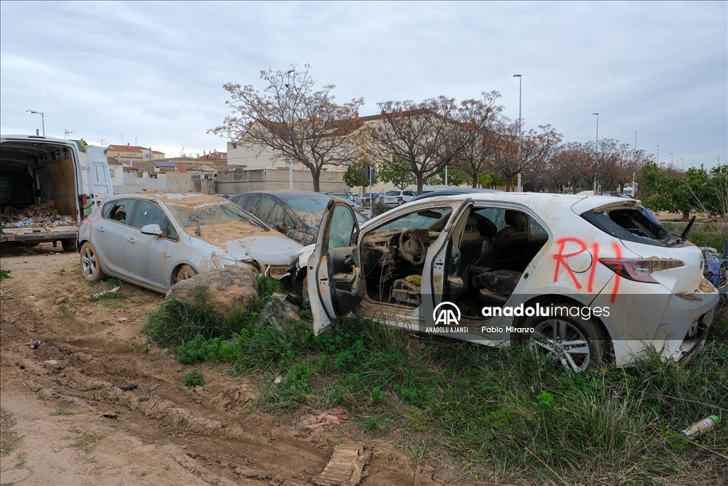 İspanya'daki sel felaketinde 120 binden fazla araç kullanılamaz hale geldi