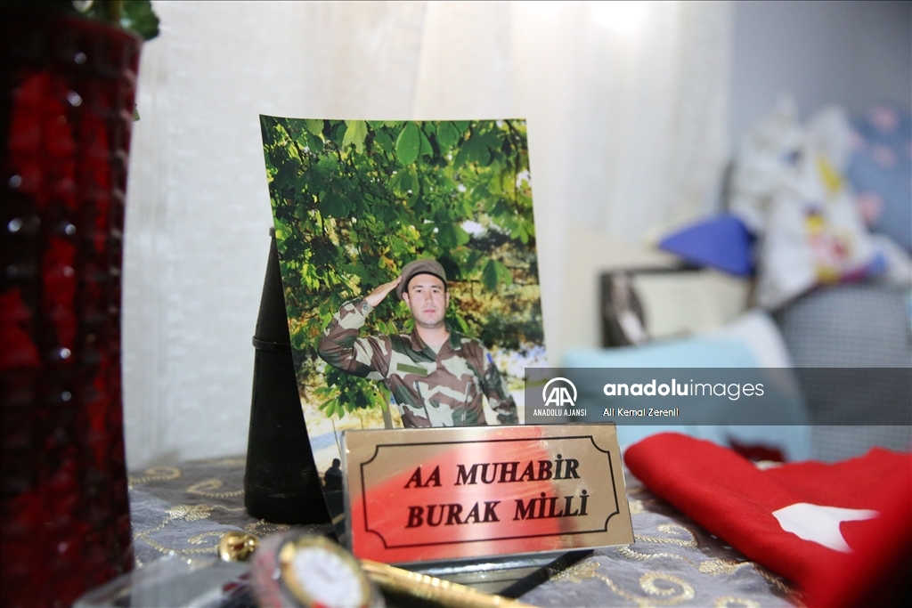 AA muhabiri Burak Milli'nin annesi, oğlunun hatıralarını evinde yaşatıyor