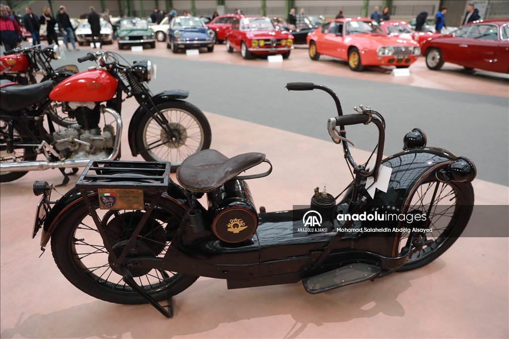 Tarihi "Bonhams Cars", Paris'teki Grand Palais müzesinde müzayede öncesi sergileniyor