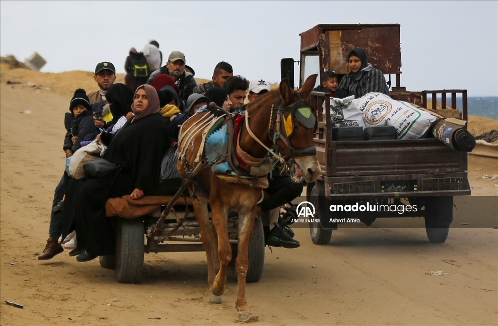 Yerlerinden edilen Filistinlilerin güneyden kuzeydeki evlerine göçü devam ediyor