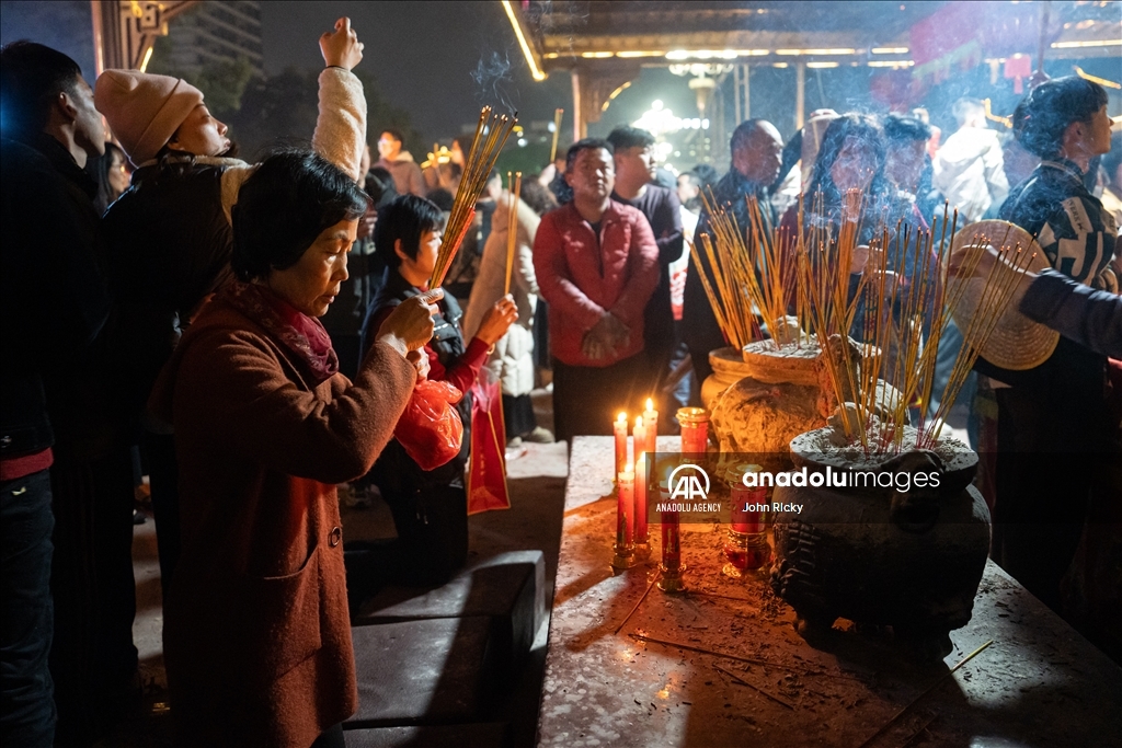 Яркий и самобытный фестиваль Факелов, который проводят жители Китая, принадлежащие к этническому меньшинству Yi (И).
