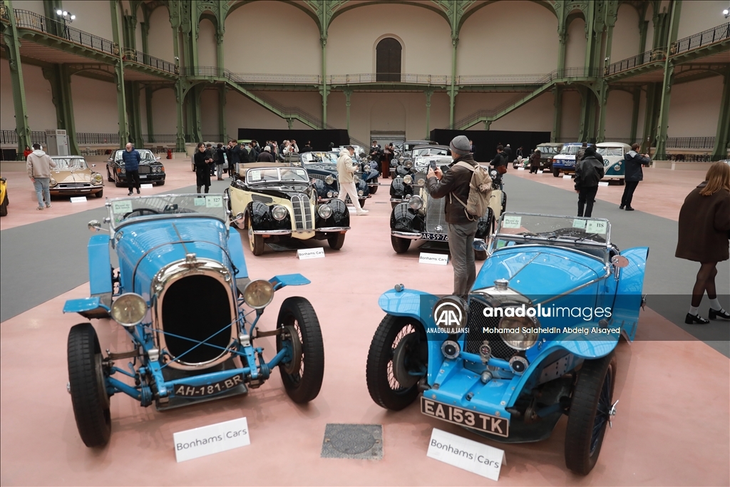 Tarihi "Bonhams Cars", Paris'teki Grand Palais müzesinde müzayede öncesi sergileniyor