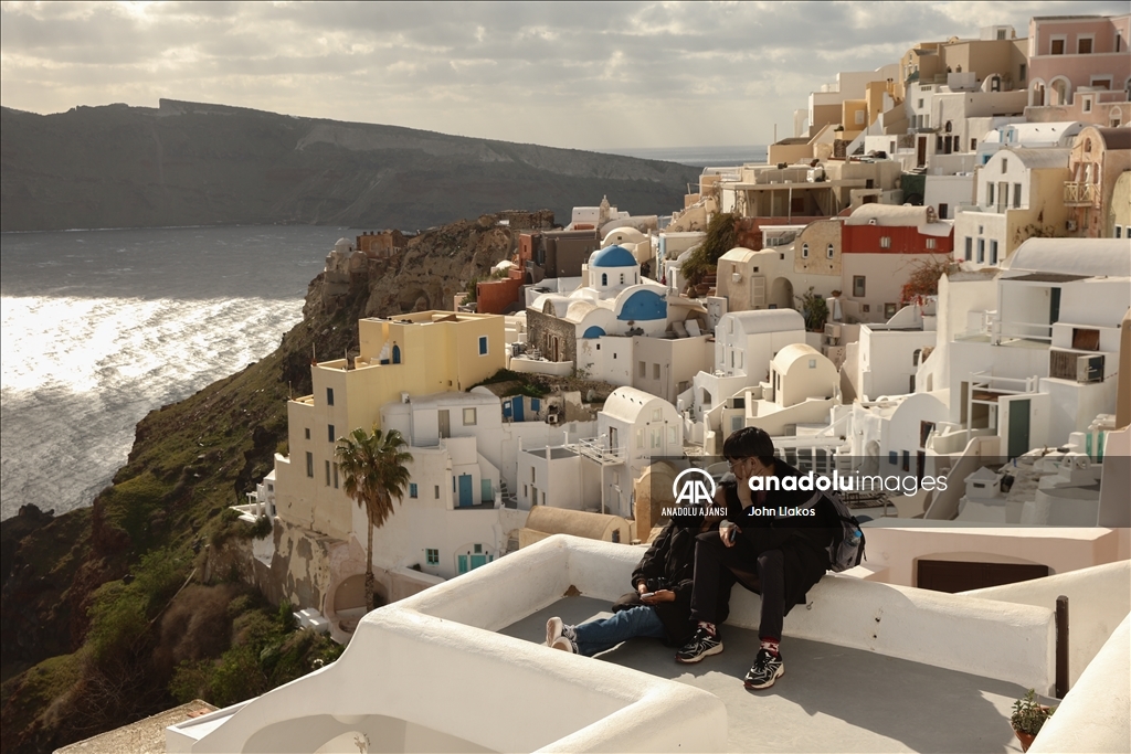Ege'deki sismik hareketlilik nedeniyle yaklaşık 9 bin kişi Santorini Adası'nı terk etti