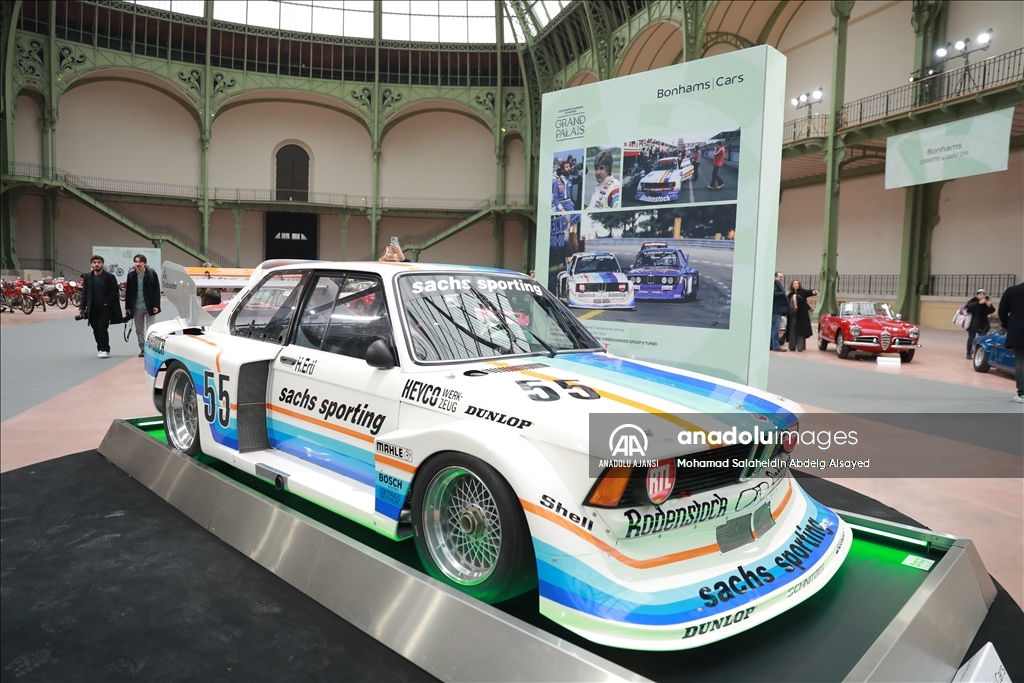 Tarihi "Bonhams Cars", Paris'teki Grand Palais müzesinde müzayede öncesi sergileniyor