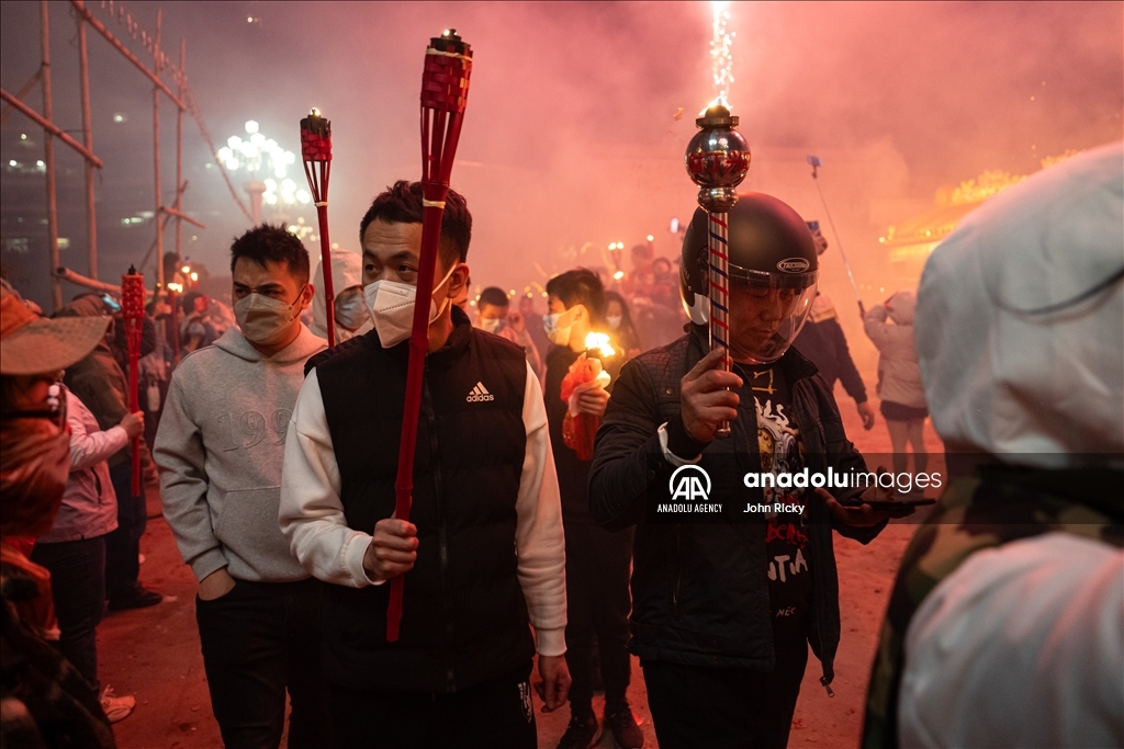 Яркий и самобытный фестиваль Факелов, который проводят жители Китая, принадлежащие к этническому меньшинству Yi (И).