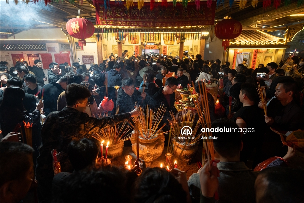 Яркий и самобытный фестиваль Факелов, который проводят жители Китая, принадлежащие к этническому меньшинству Yi (И).