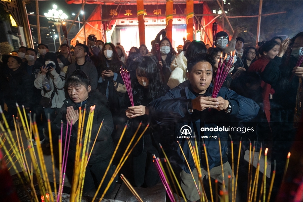 Яркий и самобытный фестиваль Факелов, который проводят жители Китая, принадлежащие к этническому меньшинству Yi (И).