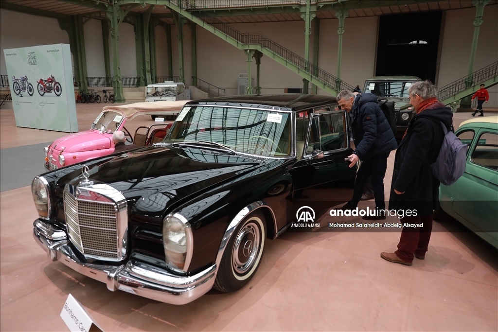 Tarihi "Bonhams Cars", Paris'teki Grand Palais müzesinde müzayede öncesi sergileniyor