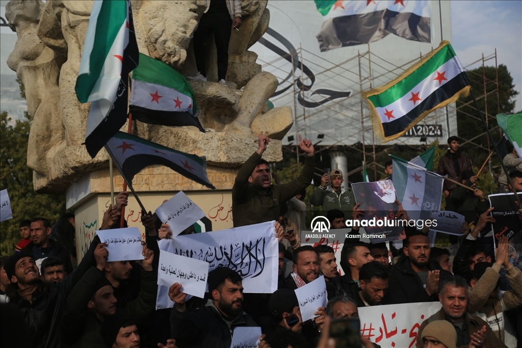 В Алеппо прошли акции протеста из-за провокации со стороны террористов РКК/YPG в районе Мюнбич